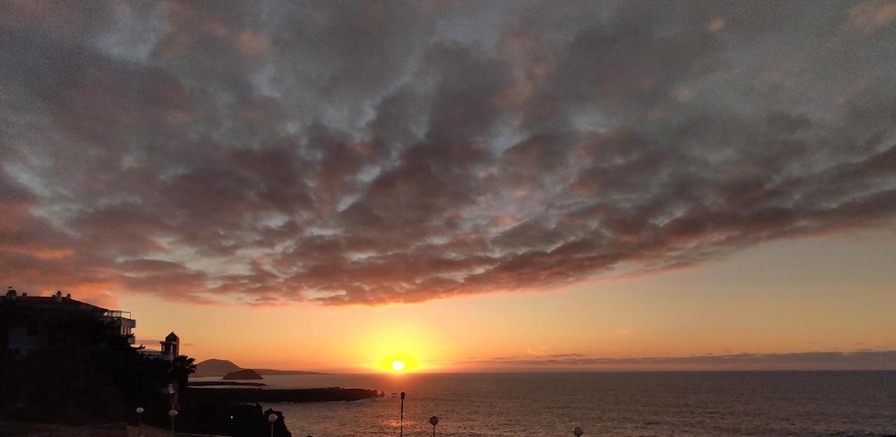 Sunset Ocean View Apartment อิคอดเดลอสวินอส ภายนอก รูปภาพ